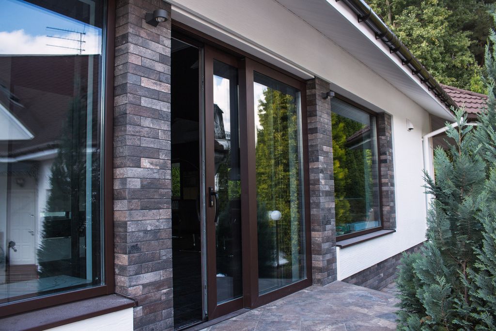 Остекление дома подъемно-раздвижной конструкцией SL160